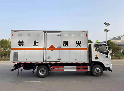 莺歌海镇爆破器材运输车