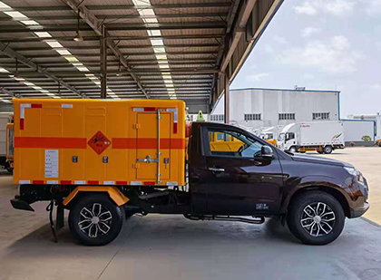 莺歌海镇爆破器材运输车